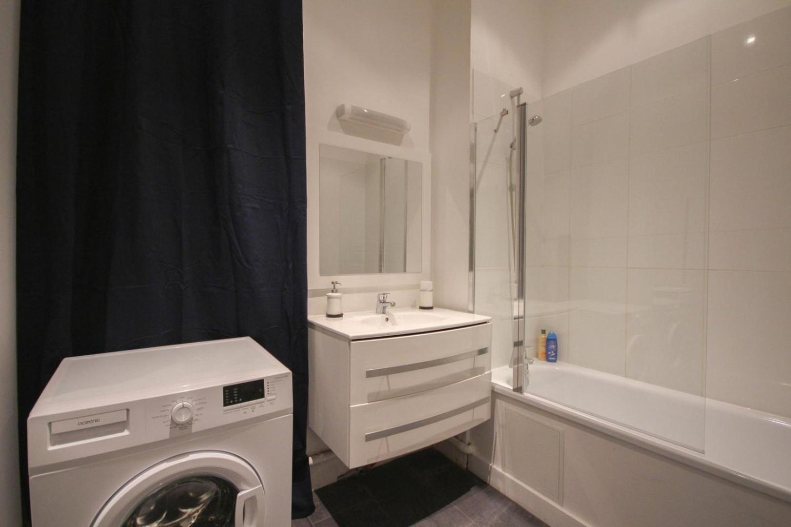 2-Bedroom Flat + Private Car Park. Lille Ngoại thất bức ảnh